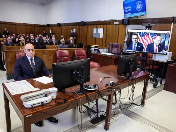 Trump estuvo en videoconferencia durante la condena.