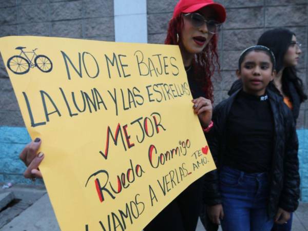 Desde el Zamorano, al oriente de Honduras llegó Maryori Guerra junto a sus hijas Michelle y Génesis para apoyar a Cristian Durón, su esposo en la Vuelta Ciclística EL HERALDO 2024.