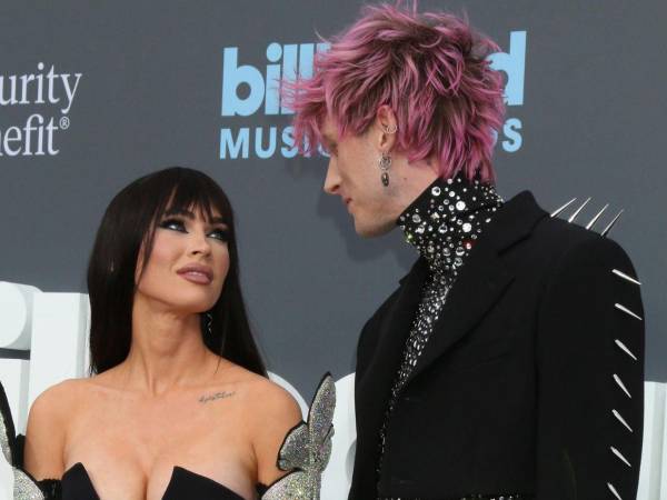 Megan y Machine Gun Kelly (MGK) se conocieron en el set de la película Midnight in the Switchgrass en 2020. Aunque la actriz estaba en proceso de divorcio de Brian Austin Green, ella y MGK se conectaron profundamente durante el rodaje.