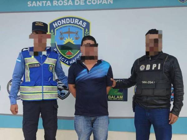 Los agentes de la Policía Nacional capturaron al hombre de 34 años de edad, acusado de cometer el delito de homicidio simple, en Santa Rosa de Copán.