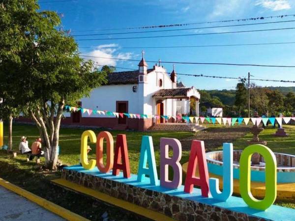 Nueva vida se entreteje en la aldea Coa Abajo en el Distrito Central, departamento de Francisco Morazán. Su plaza central está siendo embellecida para fortalecer el sentido de orgullo comunitario.