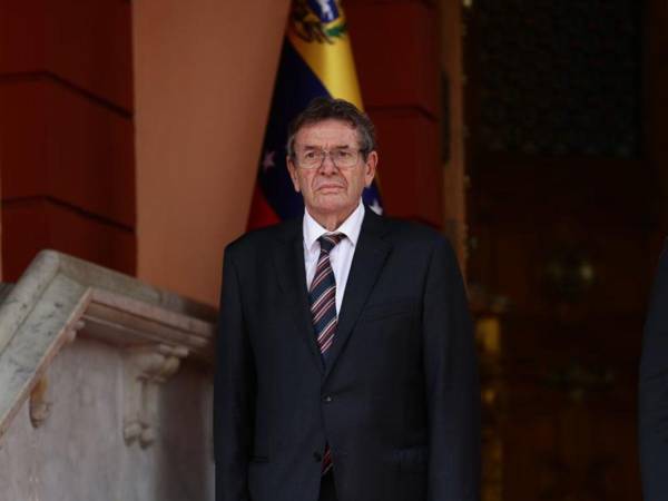 Jaime Gazmuri, Embajador de Chile en Venezuela, durante la presentación de sus cartas credenciales en el Palacio de Miraflores en Caracas, Venezuela.