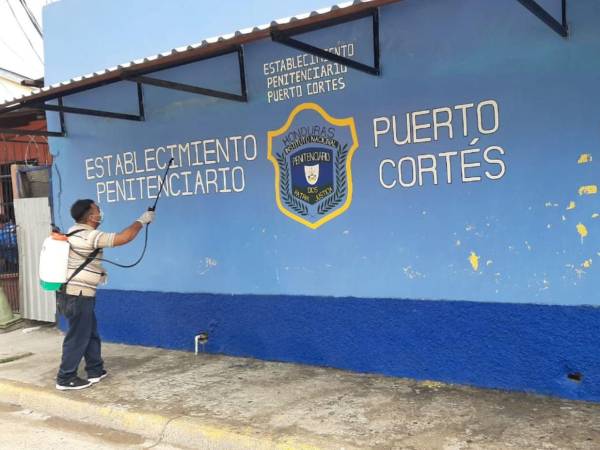 El centro penal de Puerto Cortés es una construcción de adobe, por lo que se dañó por las lluvias, justificó el Instituto Nacional Penitenciario.