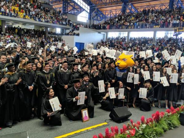 Los jóvenes manifestaron sentirse felices por haber culminado una importante etapa de su vida.