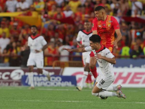 El hondureño Getsel Montes salió apenas a los 29 minutos de partido.