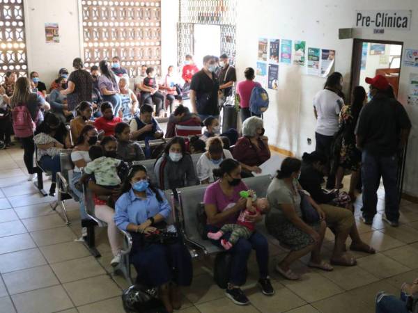 Con 43% del presupuesto sin ejecutar, según ASJ, pacientes hondureños enfrentan carencias en hospitales, comprando insumos básicos para recibir atención médica en los establecimientos sanitarios.