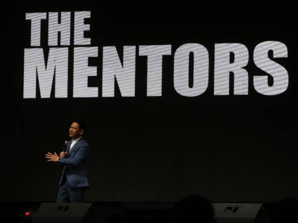 The Mentors Tour reunió a cuatro líderes internacionales de distintas áreas —en el Palacio de los Deportes en Tegucigalpa— para ofrecer una experiencia única con el objetivo de impulsar el éxito personal y profesional desde perspectivas innovadoras.