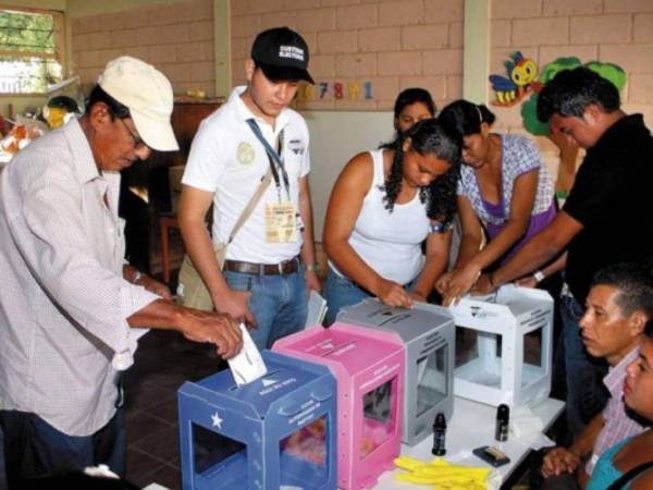 A criterio de diversos sectores las elecciones primarias deberían ser costeadas por los partidos políticos que participan, ya que generan un alto costo.