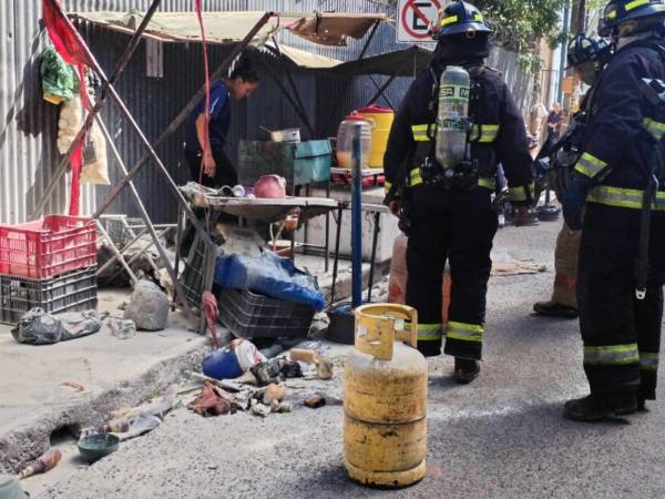 El incendio se registró en un negocio de comida ubicado afuera del IHSS del Barrio Abajo.