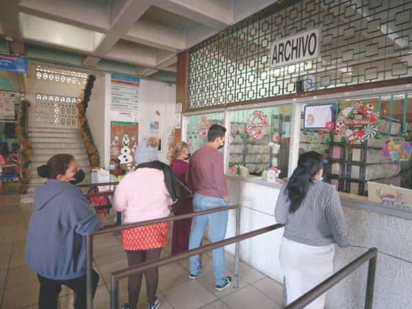 Los pacientes deberán acudir temprano a los centros médicos.