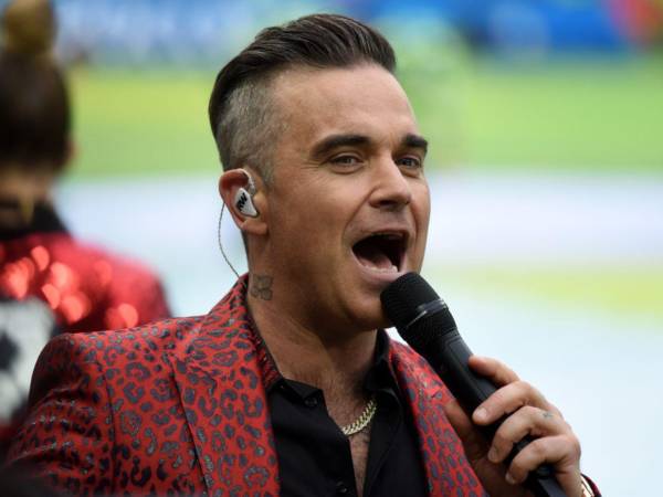 Robbie Williams, el eterno ídolo pop, nos muestra su lado más humano en “Better Man”.