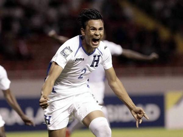 Denil Maldonado nació y creció en El Carrizal de Comayagüela, Tegucigalpa. Desde pequeño mostró un amor inquebrantable por el fútbol, jugando en las calles y canchas de tierra. Apodado “El Chino”, destacó por su talento natural y su determinación desde temprana edad. Esta es su inspiradora historia.