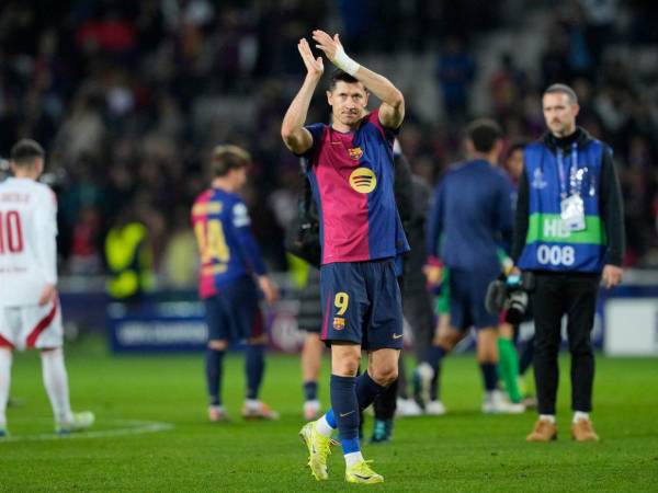 El atacante Robert Lewandoski anotó en los minutos 10´y 92´en la victoria de 3-0 del Barcelona contra el Stade Brestois.