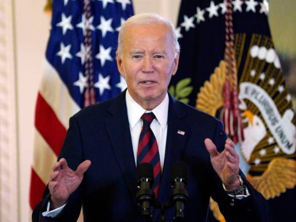 El presidente Joe Biden asegura que EE.UU hablará con todas las facciones sirias para facilitar la transición.