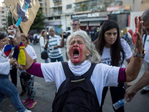 Cientos de familiares de los considerados “presos políticos” en Venezuela salieron este miércoles a las calles a protestar por su libertad y un “trato digno”.