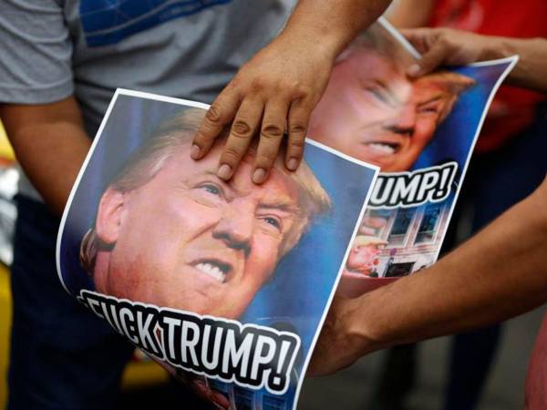 Sindicatos de trabajadores de Panamá quemaron una bandera de Estados Unidos junto con carteles de Donald Trump tras las amenazas del presidente electo sobre exigir la devolución del Canal de Panamá.