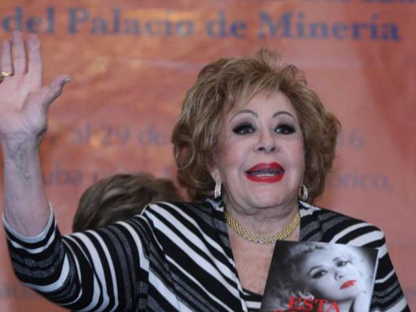 El ícono del cine de oro mexicano, Silvia Pinal, que falleció ayer a los 93 años tras complicaciones derivadas de una neumonía, pasó sus últimos minutos de vida marcados por la presencia de sus seres queridos y un emotivo gesto de despedida.