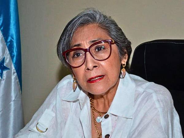 La diputada Maribel Espinoza condenó que “los chinos ya tienen quebrados a nuestros camaroneros porque no compran lo que Taiwán”.