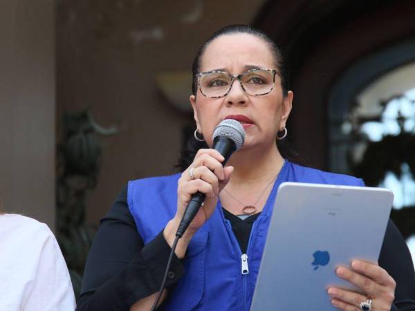 Conferencia de prensa de la exprimera dama, Ana García de Hernández, en referencia a la liberación condicionada de Alexander “Chander” Ardón.