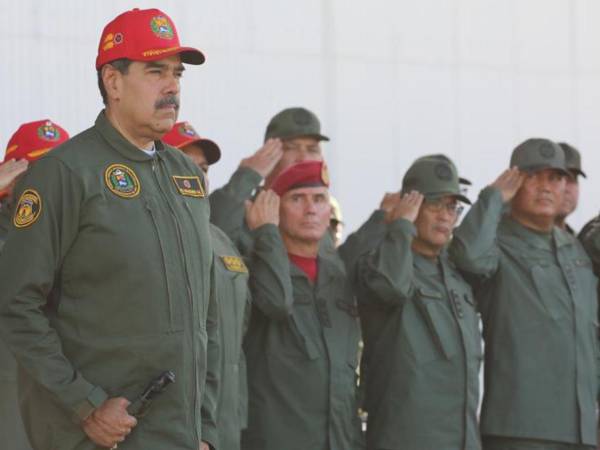 El presidente de Venezuela, Nicolás Maduro, condecorará a los 21 cargos chavistas sancionados por Estados Unidos, a quienes Washington acusa de “represión” y de intentar “robar” las presidenciales de julio.