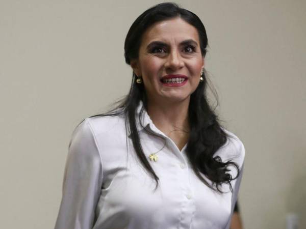 Verónica Abad pide activar la Carta Democrática ante “caos político” en Ecuador.