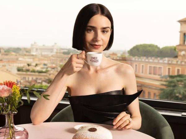 Lily Collins y todo el elenco comenzarán a filmar la quinta temporada de “Emily in Paris”.