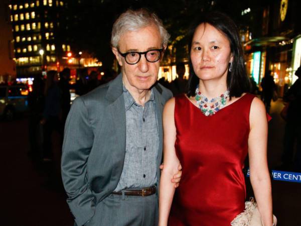 El cocinero Hermie Fajardo acusa en una demanda judicial al director de cine Woody Allen y su esposa, Soon-Yi Previn, de haberle despedido por exigir un día libre adicional para cumplir con sus obligaciones como reservista del Ejército de Estados Unidos y un salario justo.