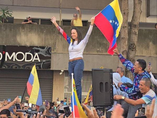 María Corina Machado salió a las calles a protestar en busca de que se reconozca la victoria de Edmundo González, exiliado en España.