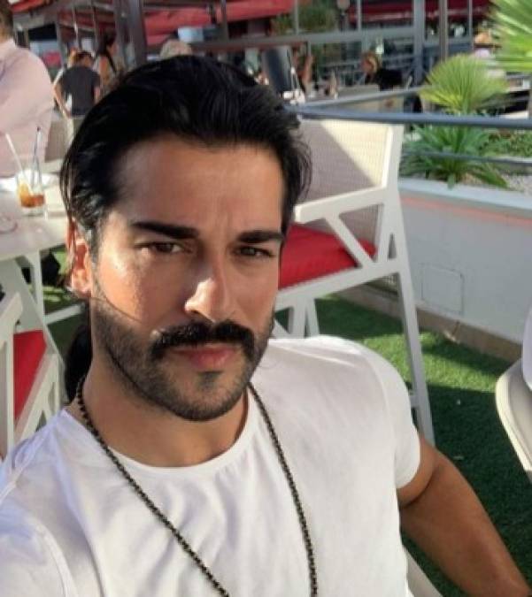 Burak Ozcivit El Actor Considerado El Hombre M S Guapo De Turqu A