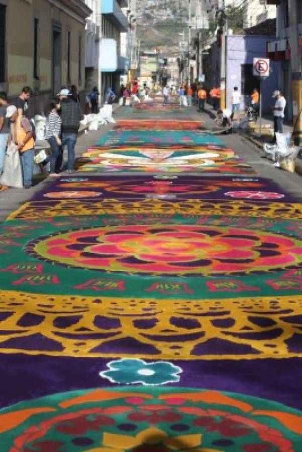 FOTOS: Alfombras con color y tradición en Tegucigalpa