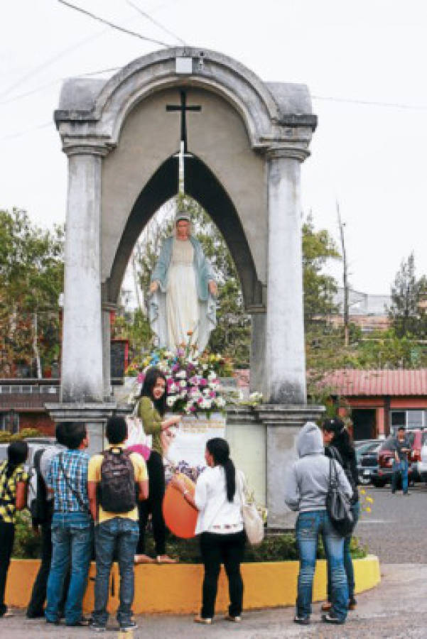 Imagen de María Reina de la Paz volvió a llorar