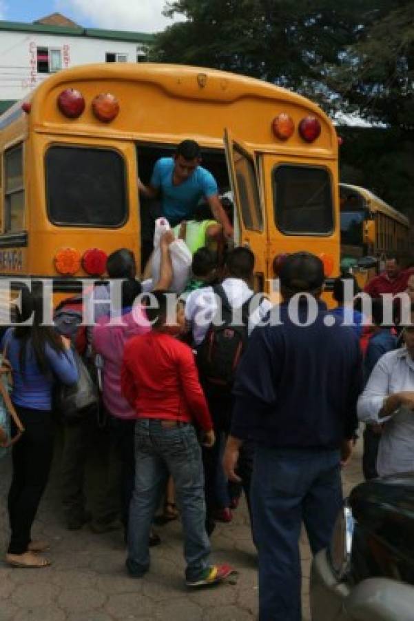 Honduras: Cientos salen de la capital para compartir Navidad con sus familias