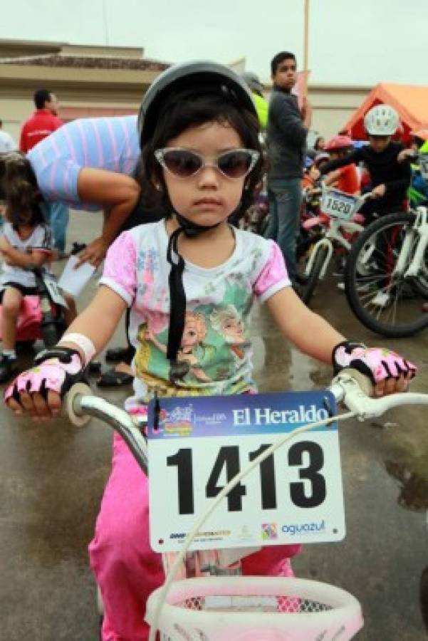 Pasarela deportiva en la Vuelta Ciclística Infantil