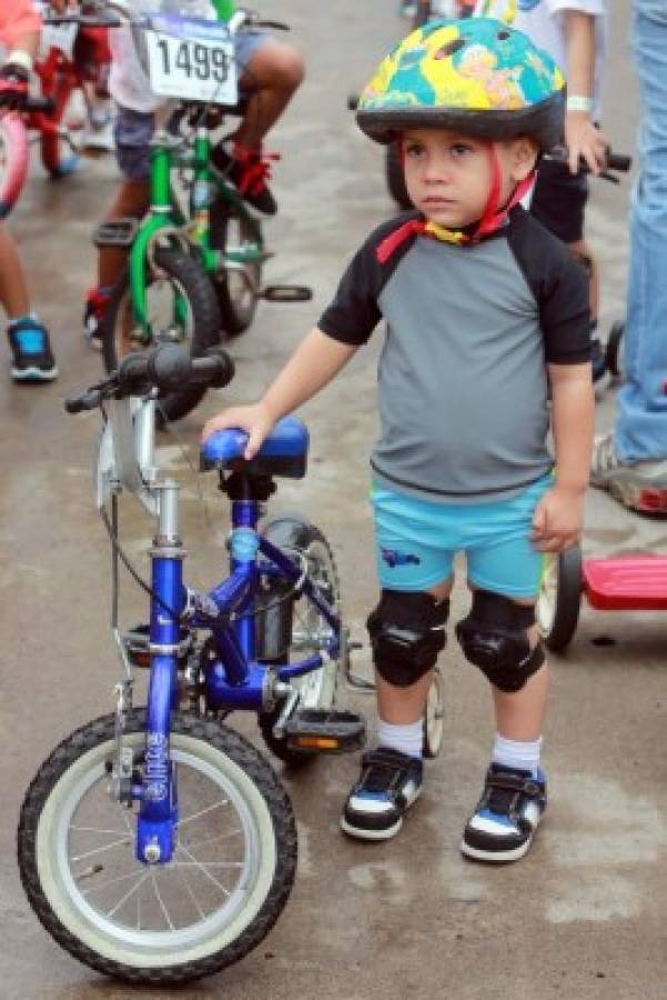 Pasarela deportiva en la Vuelta Ciclística Infantil