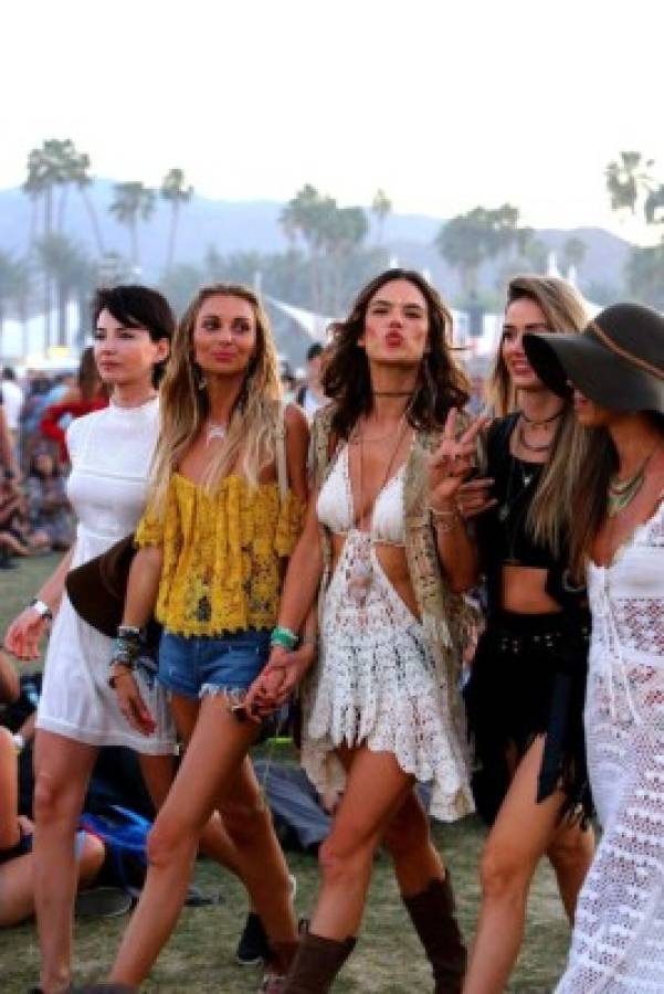 Estrellas invaden el festival de coachella con su estilo y sensualidad