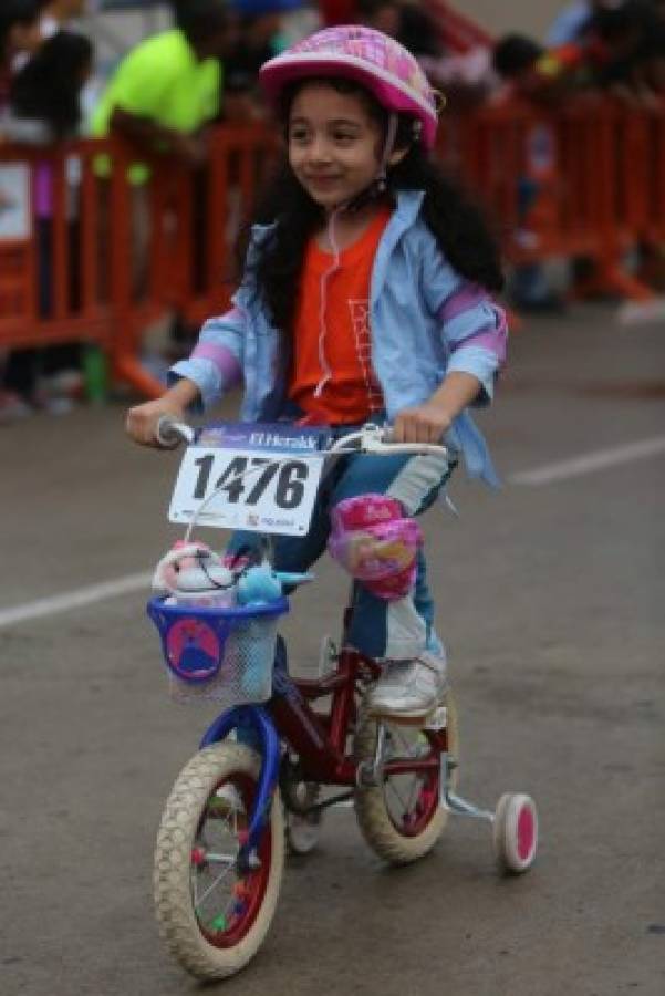 Pasarela deportiva en la Vuelta Ciclística Infantil