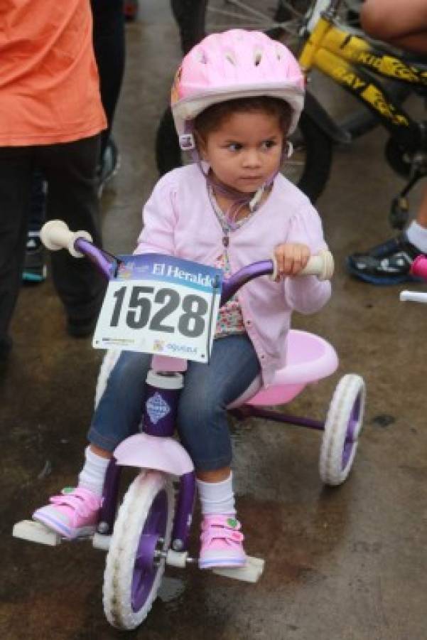 Pasarela deportiva en la Vuelta Ciclística Infantil