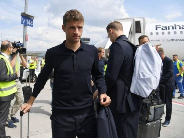 Los jugadores llegando a tierras alemanas. Muller fue uno de los que más lloró ayer tras la eliminación. (Foto: AFP)