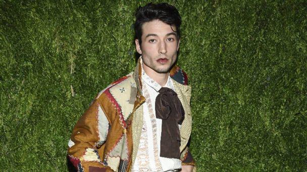 Las curiosidades de Ezra Miller, el actor que da vida a Flash