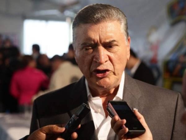 Las palabras del pastor fueron refutadas desde el Congreso por el líder del partido Libre, Manuel Zelaya, quien le dijo: “Que se dedique a luchar por los pobres en vez de estar opinando en política...'. (Foto: El Heraldo Honduras/ Noticias de Honduras)