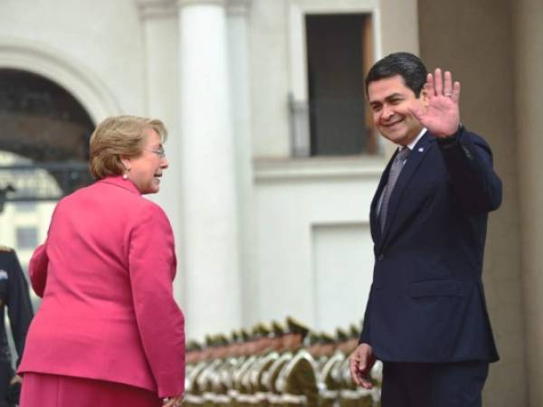 El presidente de Honduras viaja esta noche de Chile a Perú. (Foto: AFP)