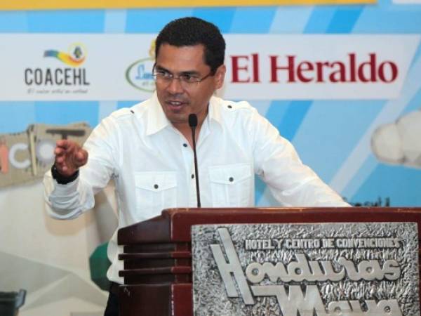 Fernando Berríos, jefe de Redacción de EL HERALDO, durante su discurso de clausura del proyecto.