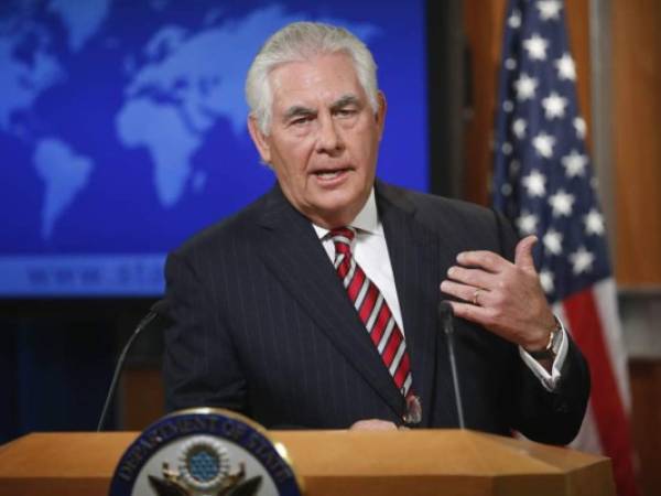 Tillerson dice que Trump está “muy comprometido” con el proceso de paz. Sostiene que el equipo encabezado por Jared Kushner, yerno y asesor de Trump, trabaja “muy diligentemente” para consumarlo.