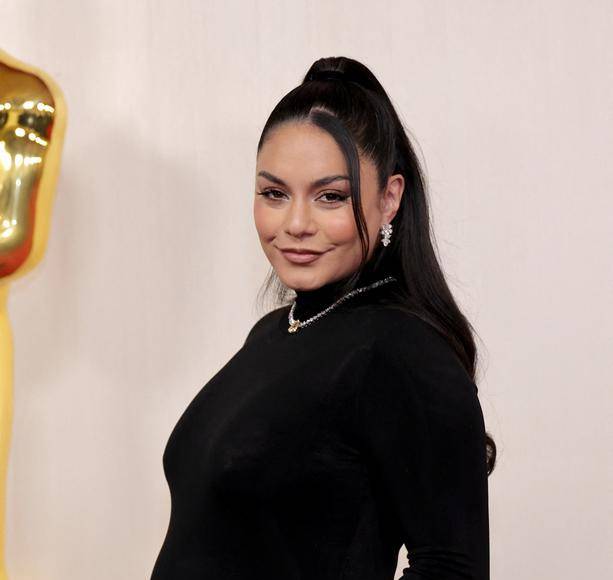 Vanessa Hudgens confirma embarazo desfilando por la alfombra roja de los Oscar