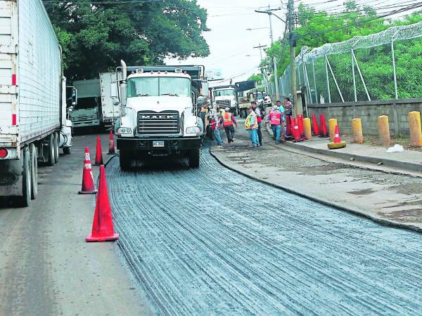 Las reparaciones en el día complican más el tráfico en la capital