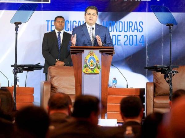 'Con parches no vamos a solucionar nada, hay que aceptar la responsabilidad compartida de todos los países', dijo el presidente de Honduras.