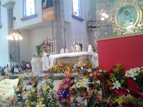 La misa fue presidida por monseñor Rómulo Emiliani. (Fotos: Wendy Aguilar)