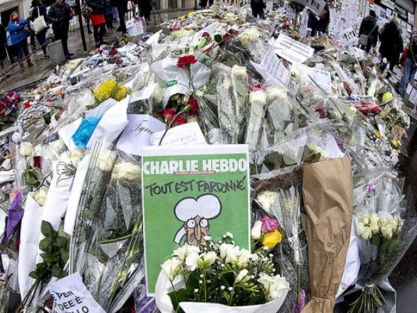 Homenaje a los miembros de Charlie Hebdo en París.