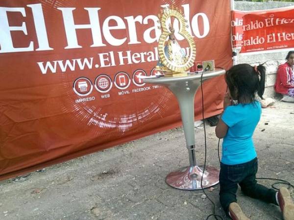 Jelsy Pérez Aguilar viajó junto a su madre a la capital de Honduras desde Comayagua. (Foto: Fernando Berríos)