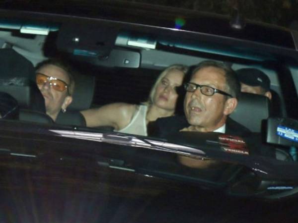 Jennifer y Chris junto a Bono